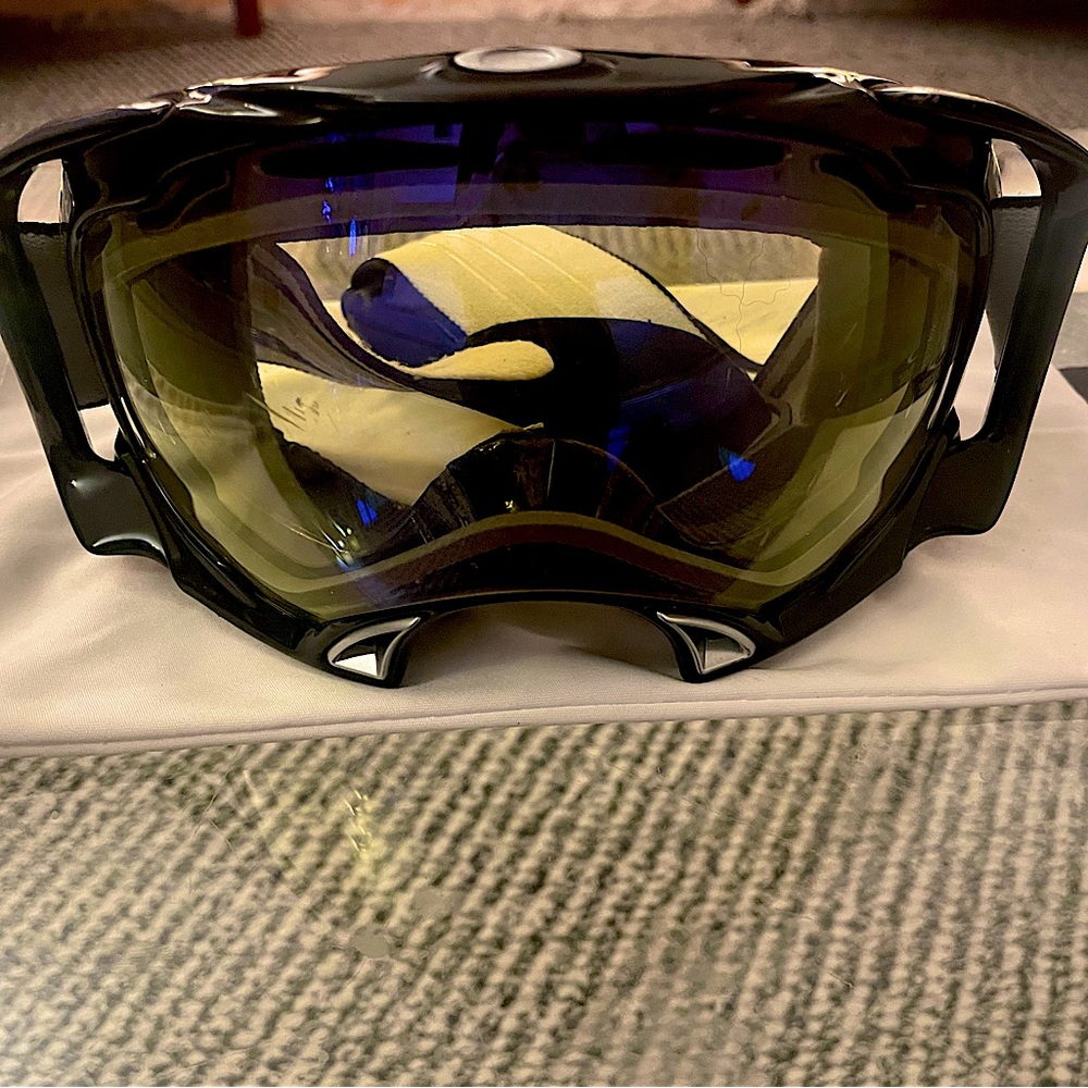 Oakley goggles (ski goggles or snowboard goggles)